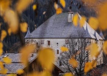 Hungary drops veto, clearing path for $106 billion EU loan to Ukraine – CBS News