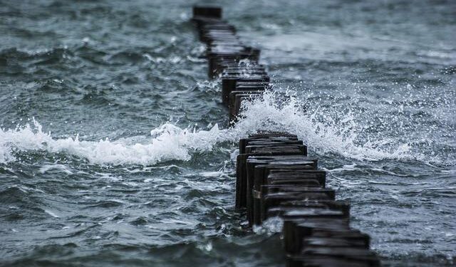 Drone-like object crashes into building in downtown Chisinau in Moldova – photo – The New Voice of Ukraine