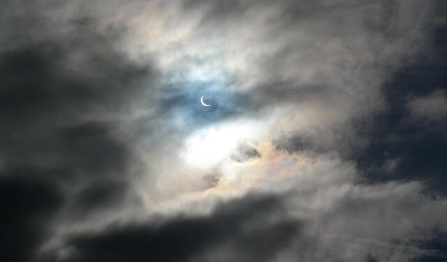 Solar eclipse tourism: Romanians head to Spain, Mallorca and Iceland – The Romania Journal