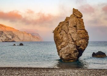 Into the heat of Cyprus with a narrow lead – Yahoo Sports
