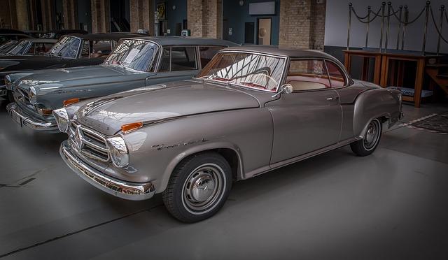 People visit vintage car show in Minsk, Belarus – Xinhua