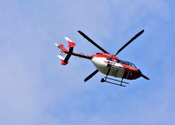 Boy rescued after clinging to cliff edge – Yahoo News Australia