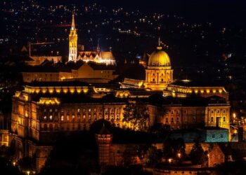 Hungary’s Orbán-style media takeover playbook lands in Serbia before elections – EUobserver