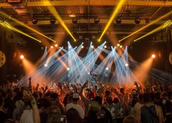 I went to a music festival in a tiny Faroe Islands village where beaches, barns, and playgrounds became stages – Yahoo Creators