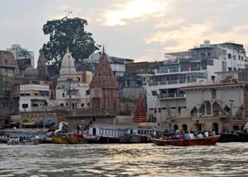 Historic first Ganga Aarti held on River Thames in UK – The Hindu