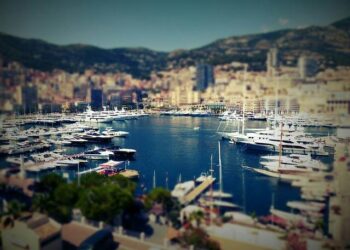The Princess of Monaco Glitters in Diamonds at the Opera in Monte Carlo – The Court Jeweller