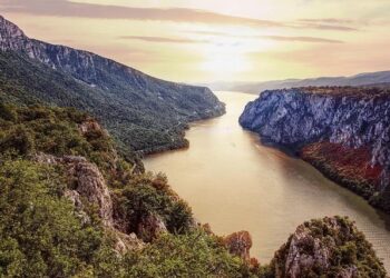Serbia Holds Interest Rate Unchanged – TradingView