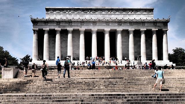 4 American tourists dead after building explosion and collapse in Athens – CBS News