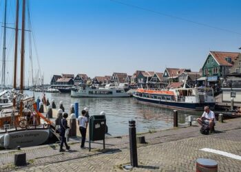 Netherlands bucks Europe’s tech trend as chipmaking giant rides AI boom, ING says – Yahoo Finance